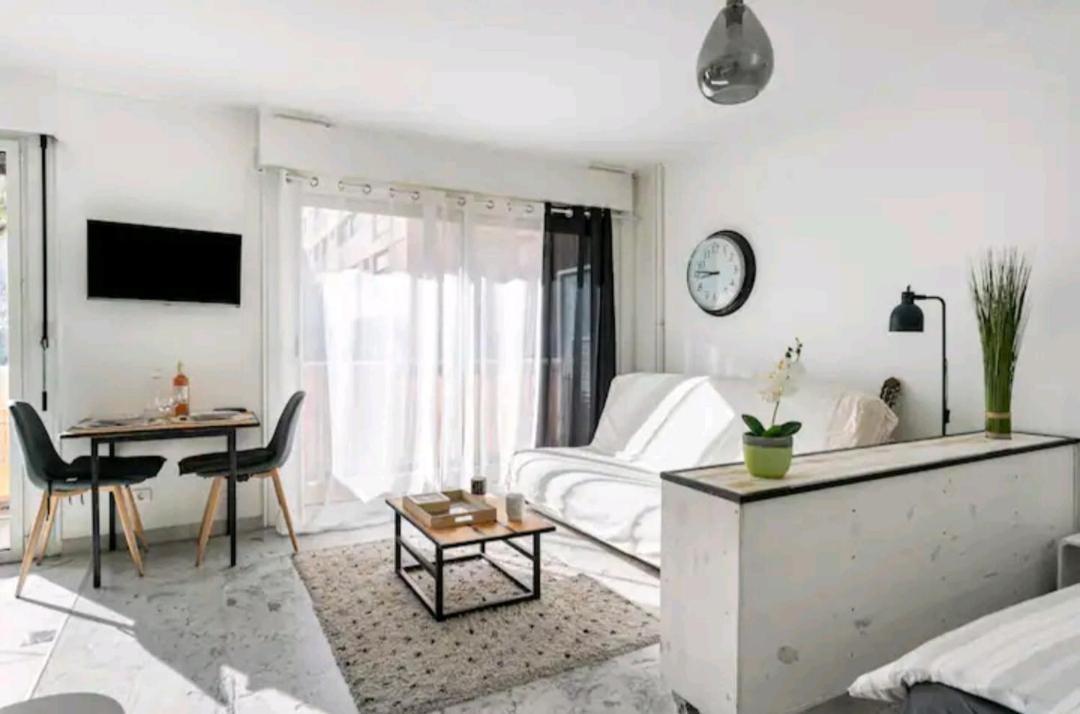 Design Loft Studio Climatise Parking Et Piscine Vallauris Bagian luar foto