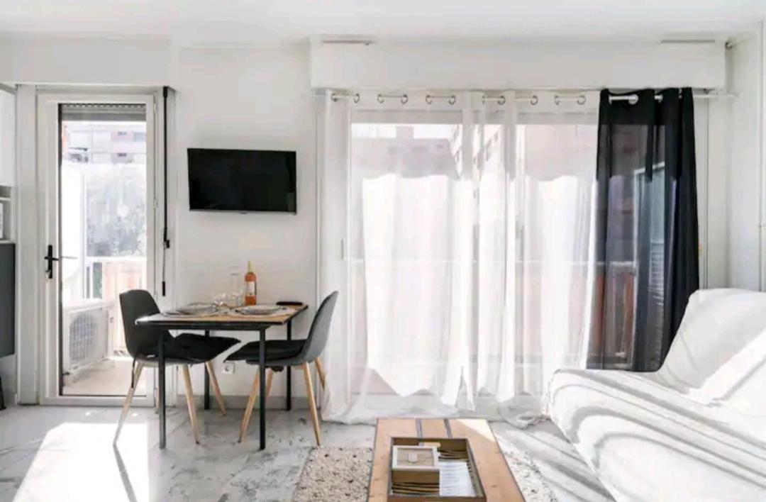 Design Loft Studio Climatise Parking Et Piscine Vallauris Bagian luar foto