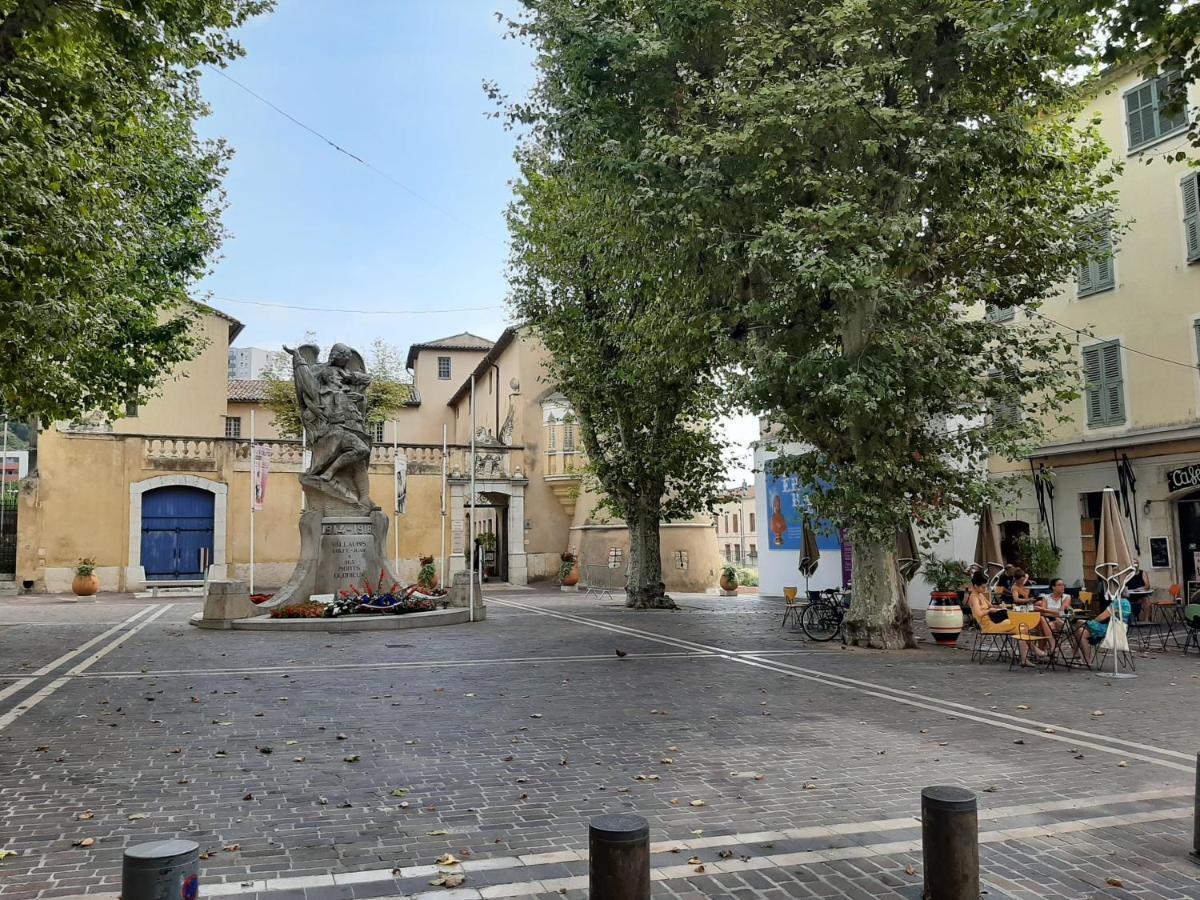 Design Loft Studio Climatise Parking Et Piscine Vallauris Bagian luar foto